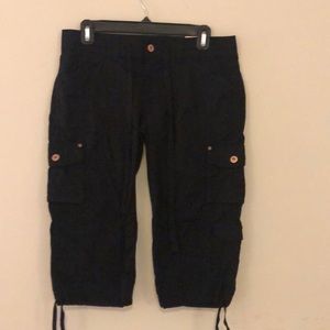 Black Capri pants